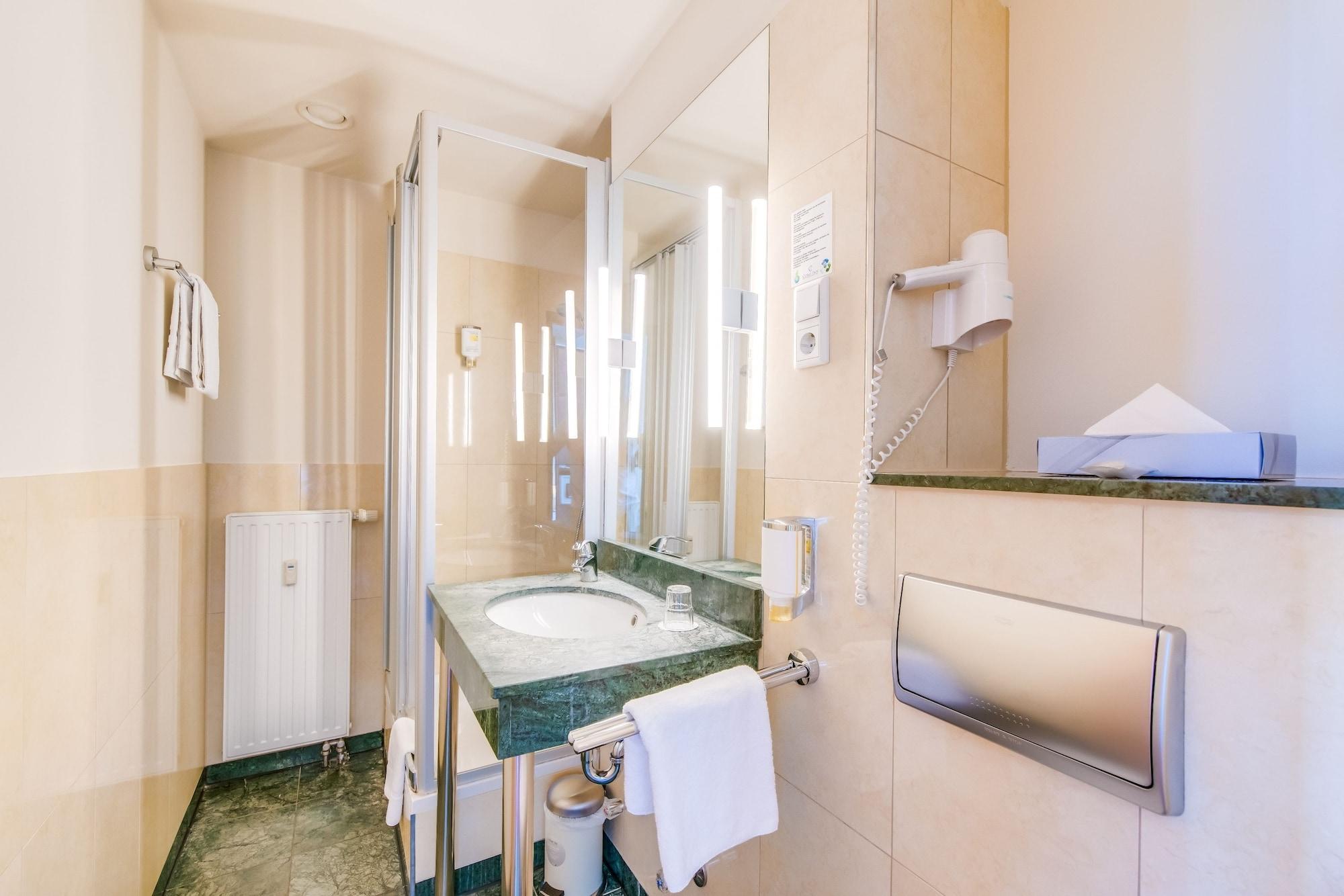 Hotel Kurfuerstendamm 3*